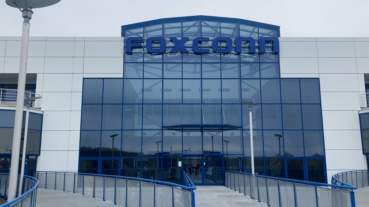 Výrobce počítačů Foxconn posílá do Česka další půldruhé miliardy